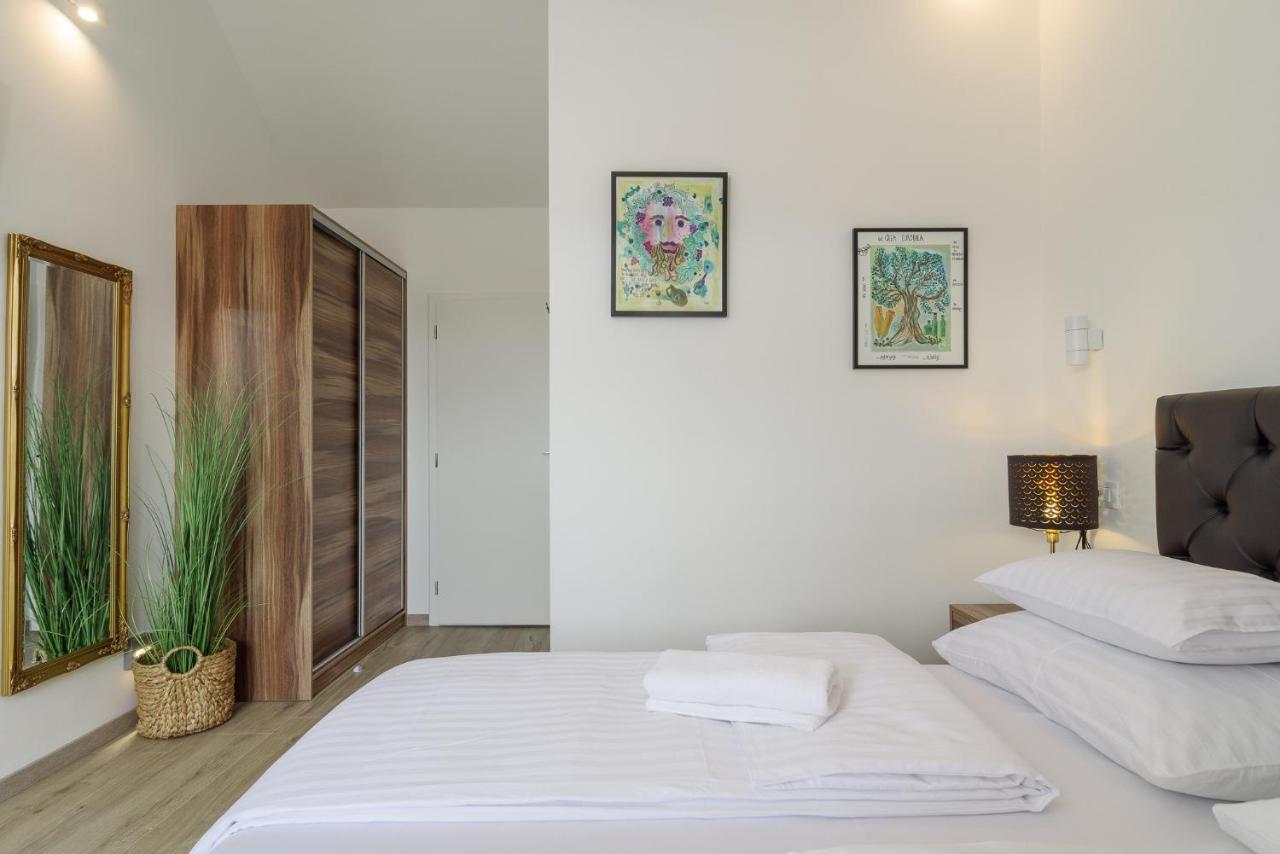 Vila White Trogir Luaran gambar